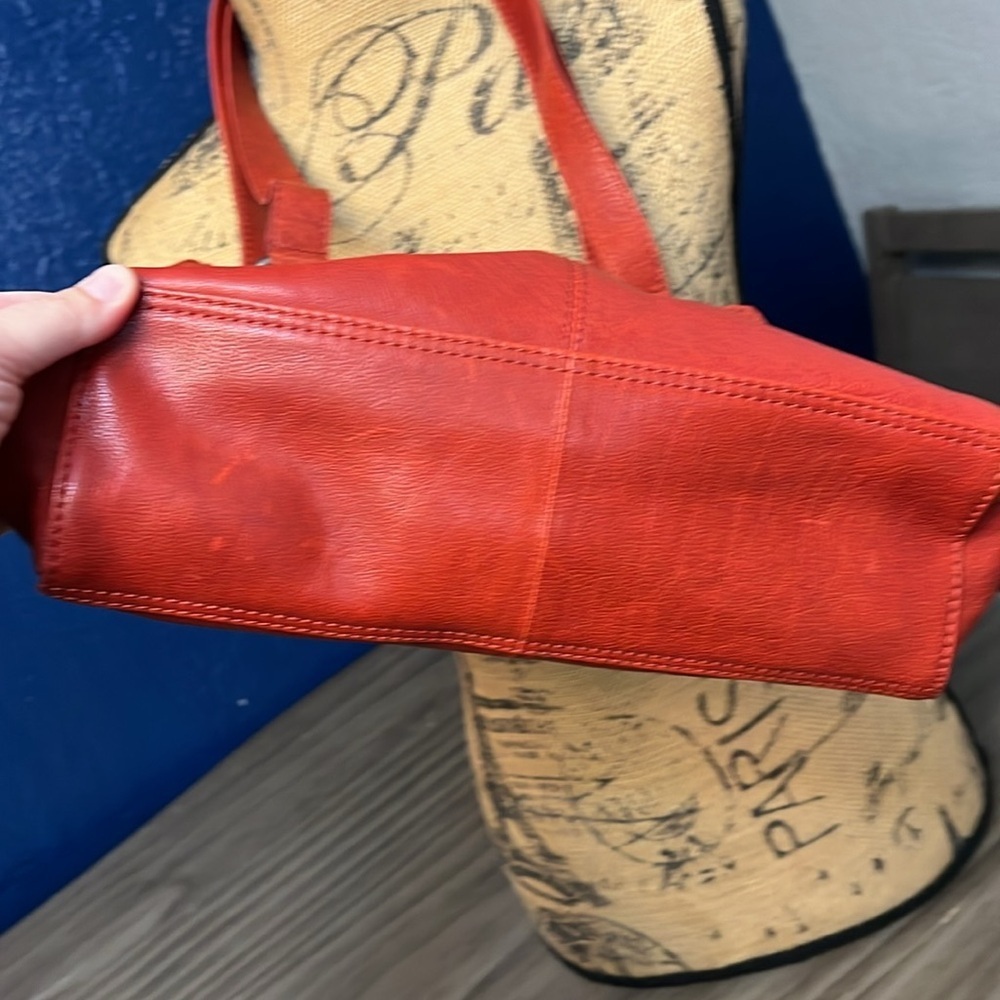 SPIKES & SPARROW RED LEATHER SHOULDER BAG - Picture 5 of 16